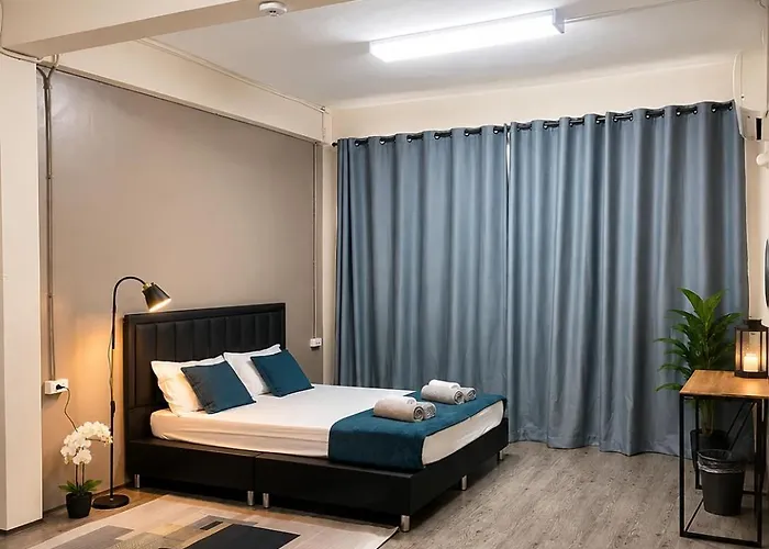The Cage - Grand River Guest house